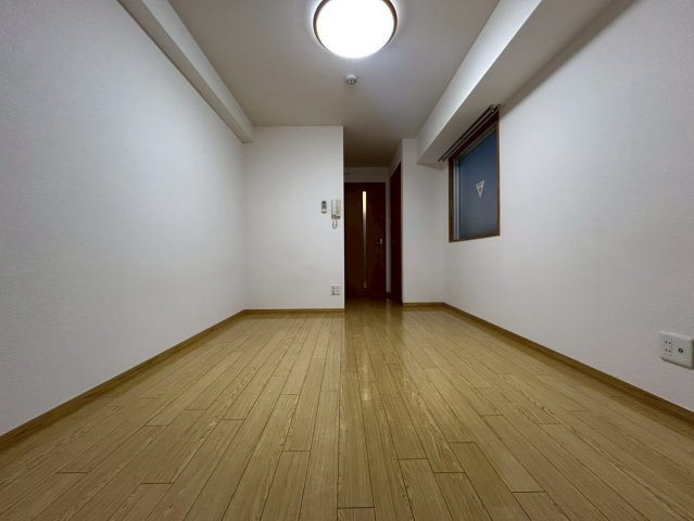 嵜本レジデンス福島の洋室