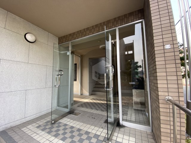 フィールドパーク1番館のエントランス