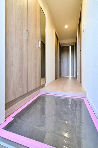 【玄関】 | ダイアパレスサザンコート姪浜 | 玄関には収能力の高いシューズボックスと姿見までセットされています