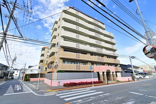 【外観】 | ダイアパレスサザンコート姪浜 | 周辺環境良好で住みやすいエリアです。敷地内駐車場に空きがあるのも嬉しいポイント