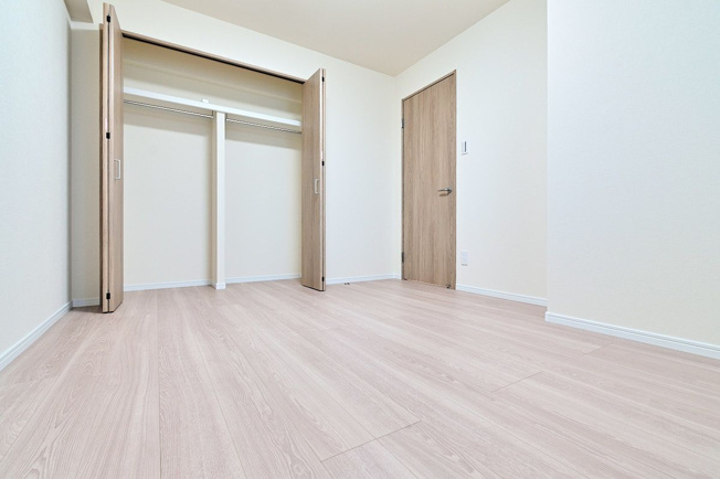 【収納】 | ダイアパレスサザンコート姪浜 | クローゼットは、上部にも棚があるので、カバンやファッション雑貨などもスッキリ収納できます