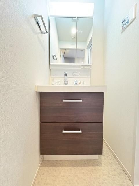 ハーモニーレジデンス東京アーバンスクエア＃００２の洗面所