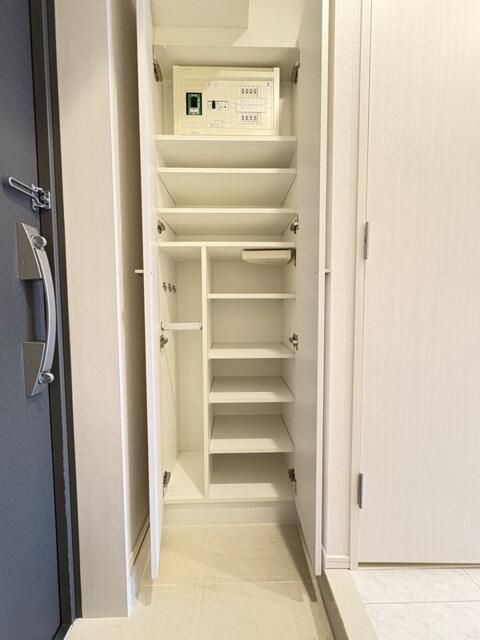 ハーモニーレジデンス東京アーバンスクエア＃００２の玄関