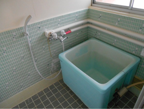 盛岡市上田堤　一棟アパートの浴室