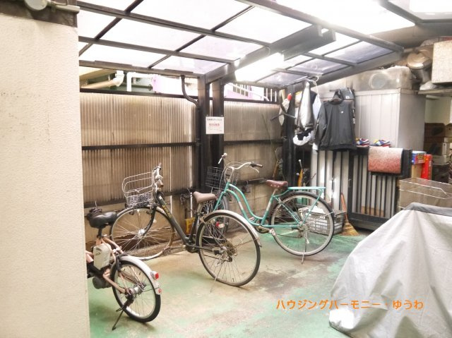 【駐輪場】 | ワイムティハイム | 屋根付きの駐輪場となっていますので、雨の日でも大切な自転車が濡れずに済みます。