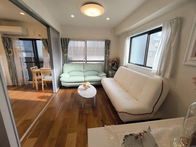 【居間・リビング】 | ワイムティハイム | 光と風があふれる開放的なリビングダイニングには自然と家族みんなが集まってきます。