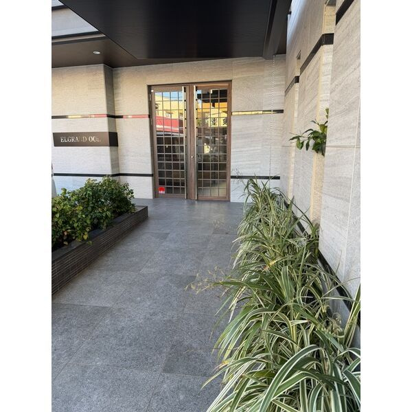 ヒルクレストELGRAND大江のエントランス