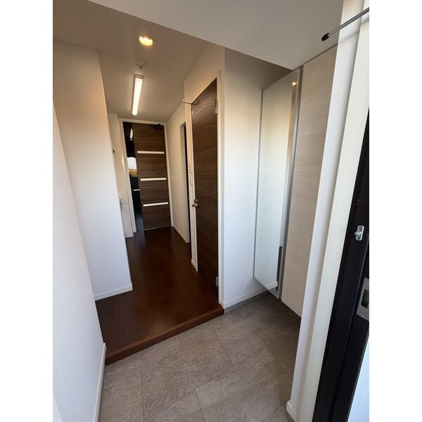 ヒルクレストELGRAND大江の玄関