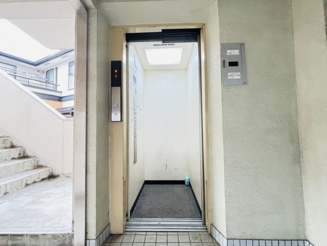 アールズプレイス二日市のロビー|別号数タイプ