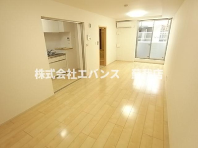 【居間・リビング】 | ヴィレッジゲート亥鼻 | こちらの居間で趣味の時間をお楽しみください