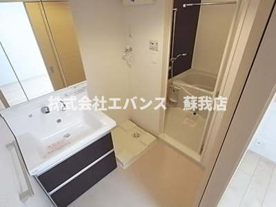 【洗面所】 | ヴィレッジゲート亥鼻 | 広い洗面スペース・室内洗濯機置き場