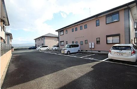 グリーンコーポ浪打　四番館の駐車場
