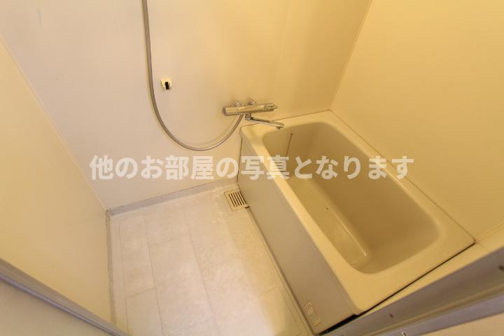 コンフォール高蔵寺の浴室