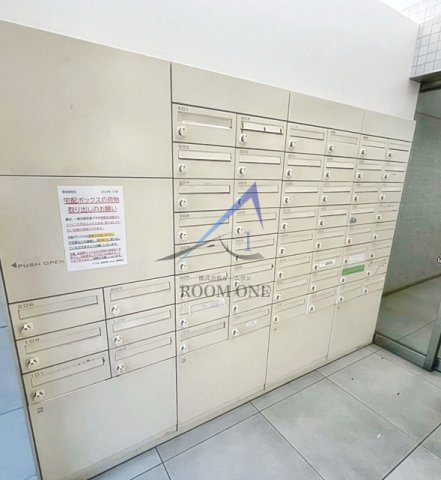 B City 高田馬場 alivieのその他共用部分|集合ポストと宅配ボックスです。