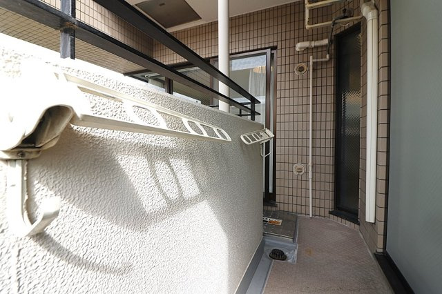 豊中柴原シティハウスのバルコニー|南向きのバルコニーからは明るい陽光が差し込みます。日中は電気をつけなくても明るいため、節電に繋がります。