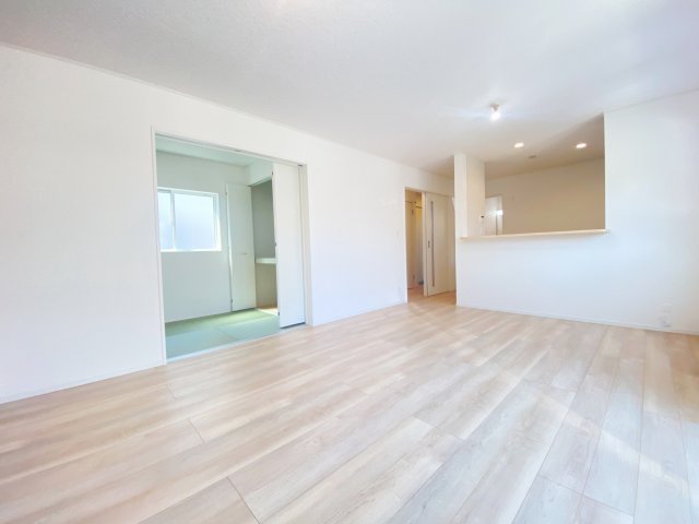 『八王子市新築戸建て』八王子大楽寺町147-5【仲介手数料無料】　３１期の居間・リビング|～仲介手数料無料☆八王子ひなた不動産～八王子市大楽寺町　新築戸建て