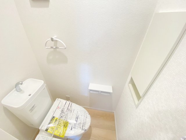 『八王子市新築戸建て』八王子大楽寺町147-5【仲介手数料無料】　３１期のトイレ|～仲介手数料無料☆八王子ひなた不動産～八王子市大楽寺町　新築戸建て