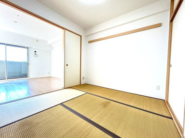 千里中央エアヒルズのバルコニー|洗濯スペースも広く使用していただけます。（撮影時、大規模修繕中）