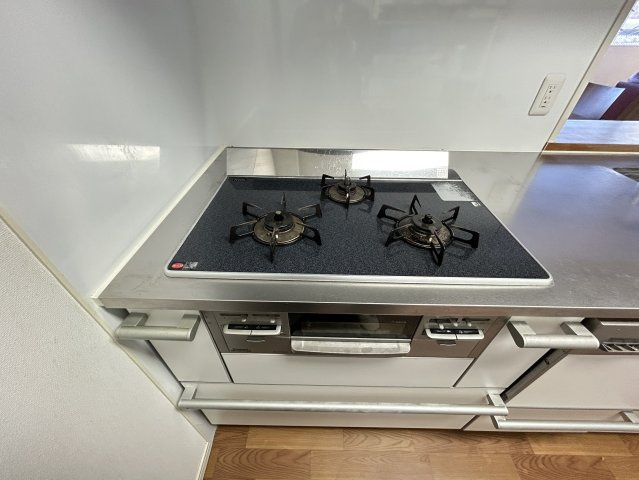 千里中央エアヒルズの外観|現在、大規模修繕中。令和8年2月完了予定。