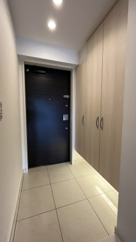 千里中央エアヒルズの玄関|ゆったりとした玄関スペースです。
タイル張りが高級感を演出しています。