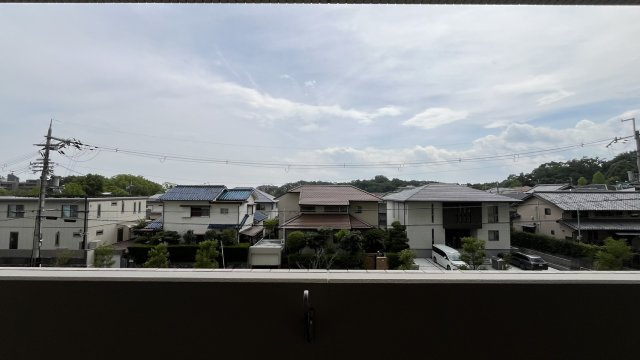 千里中央エアヒルズの展望|隣接するエリアは第一種低層住居専用地域のため、抜け感があります。