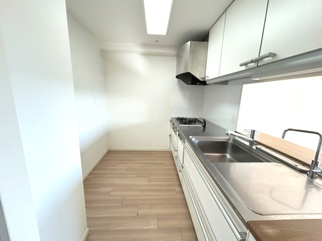 千里中央エアヒルズのキッチン|キッチンW2550（3口コンロ、浄水器、ビルトイン食洗器）