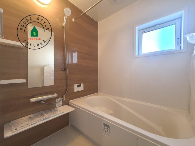 糟屋郡志免町桜丘1丁目第1-2棟（2号棟）の内観：施工例|1日の疲れを癒してくれる広々バスルーム。雨の日のお洗濯にも大活躍な浴室乾燥機付です！