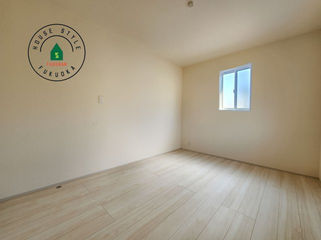 糟屋郡志免町桜丘1丁目第1-2棟（2号棟）の内観：施工例|穏やかな光が差し込む室内には、穏やかな時間が流れます。