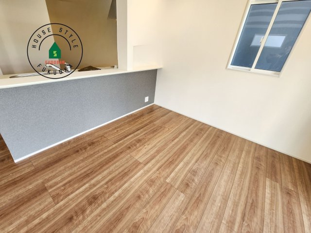 糟屋郡志免町桜丘1丁目第1-2棟（2号棟）の内観：施工例|ダイニングテーブルへの配膳がラクラク、お料理はかどるカウンター付きシステムキッチン！