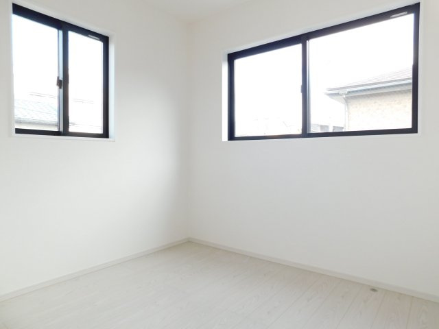 名古屋市瑞穂区白砂町２丁目の新築一戸建の洋室|◇洋室◇　　明るい洋室４．５帖　　