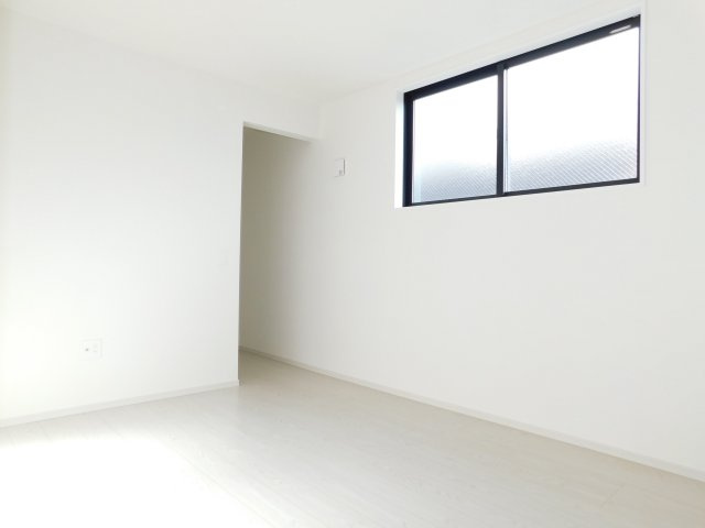 名古屋市瑞穂区白砂町２丁目の新築一戸建の洋室|◇洋室◇　　明るい洋室６．０帖　ウォークインクローゼット完備！　