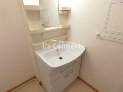 【洗面所】 | インノバーレⅢ | 朝の支度もスムーズな独立洗面台。