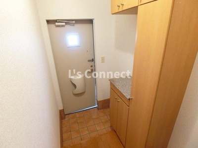 【玄関】 | インノバーレⅢ | 背の高い下駄箱で靴も収納できます。