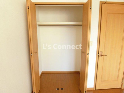 【設備】 | インノバーレⅢ | 南側洋室にもクローゼット付き。