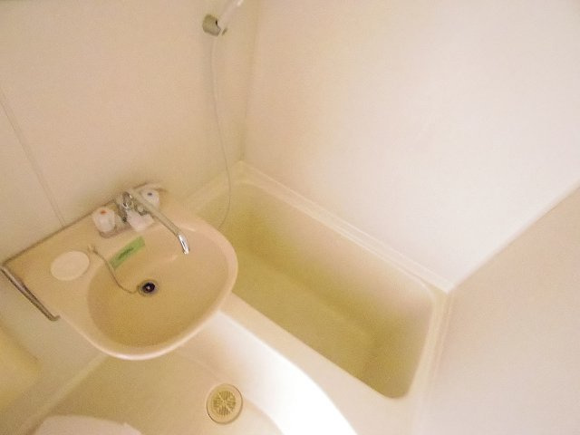 小平市学園東町１丁目の賃貸マンションの浴室