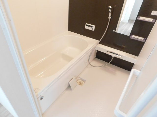 名古屋市南区粕畠町2期の浴室|◇浴室◇　　広い１坪サイズ・浴室暖房乾燥機・保温浴槽・追い焚き機能・ベンチ浴槽・エコシャワー・オートバス・バリアフリーバス・浴室窓あり♪