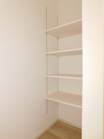 名古屋市南区粕畠町2期のランドリースペース|◇ランドリースペース◇　　可動棚付きのスペース！　タオルや着替えなどを置いておくスペースとして大活躍♪