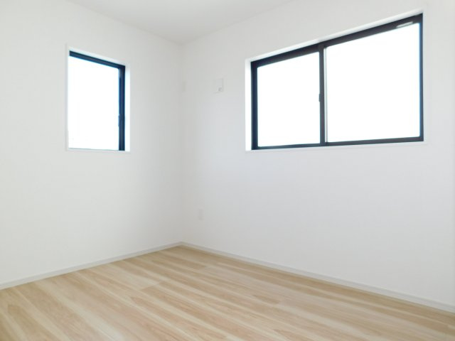 名古屋市南区粕畠町2期の洋室|◇洋室◇　　２面採光で明るい洋室５．０帖　収納完備♪　