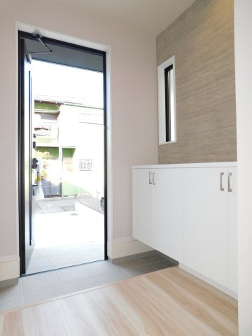 名古屋市南区粕畠町2期の玄関|◇玄関◇　　家族の履物がしっかり収納できるシューズ収納！　