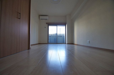 【居間・リビング】 | ロイヤルコンフォート渡辺通 | アレンジ自由自在の広々空間です！