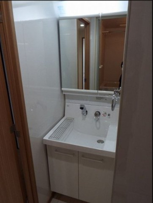 【洗面所】 | ロイヤルコンフォート渡辺通 | シンプルで使いやすい洗面台です！