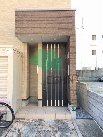 ウェザリア駅南のエントランス
