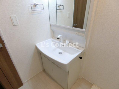 【洗面所】 | エアリーＢ | 朝の支度もスムーズな独立洗面台。