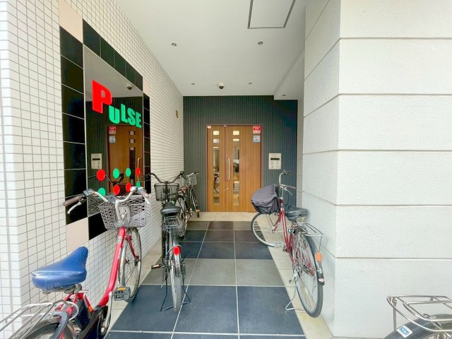 マンションパルスのエントランス