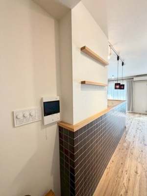 【居間・リビング】 | ルネ芦屋 | 女性やお子様がお一人の際も安心なTVモニター付きインターフォン