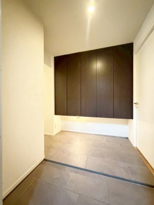 【玄関】 | ルネ芦屋 | キャビネットを浮かせることで、お掃除もしやすく空間も広く見せることができます