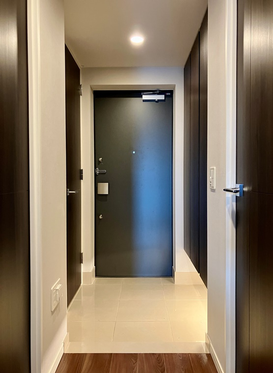 アーデル原木中山の玄関