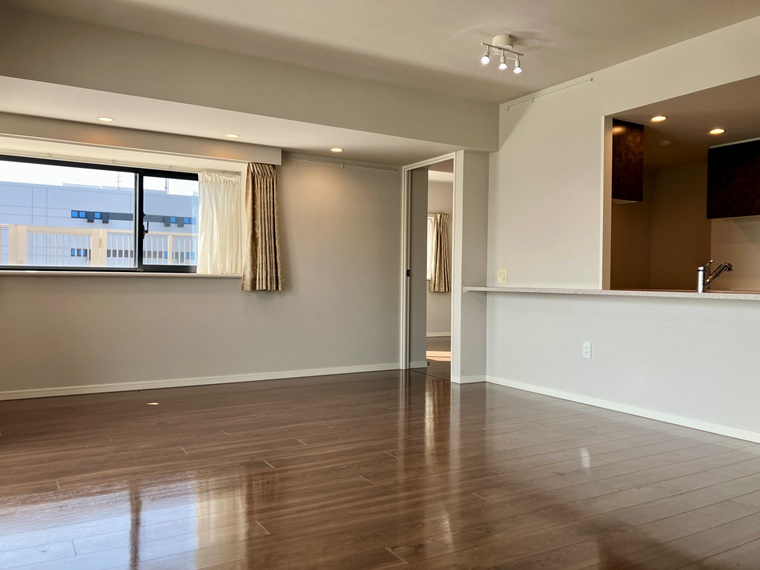 アーデル原木中山の居間・リビング