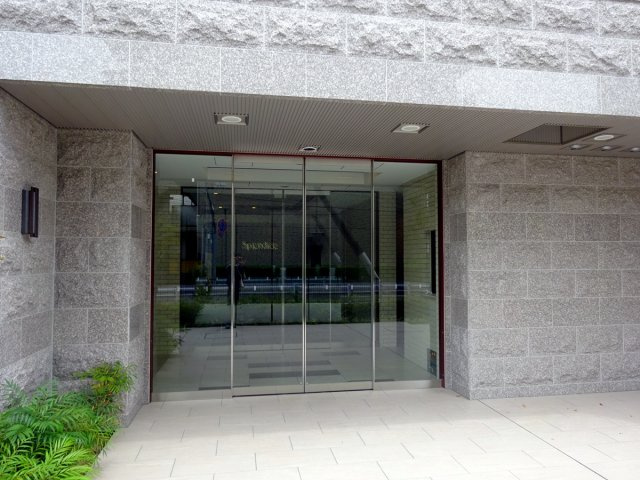 La　Douceur西宮北口のエントランス