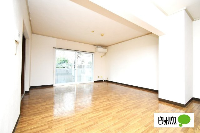ＫＧ　Apartmentsの居間・リビング